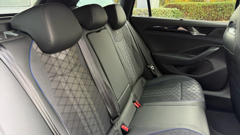 Volkswagen Passat 1.5 eTSI R-Line 5dr DSG Petrol Estate